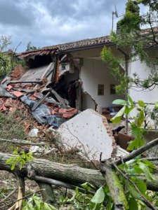 crollo di abitazioni per frana